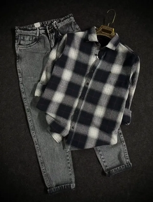 Strait feet jeans and cotton shirt